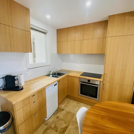 Petite Maison Dans La Colline A 2kms De La *